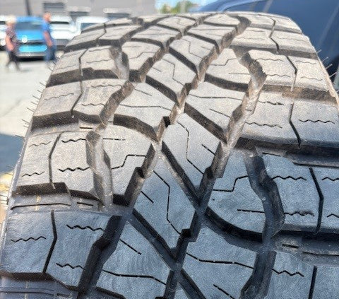 (USAGÉ) 4 Pneus Goodyear Territory LT265/60R20 MT 6 plis. #LT265/60r20 Goodyear Territory MT 6 plis
