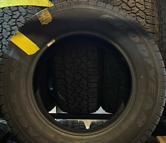 (USAGÉ) 3 Pneus Goodyear Eagle 205/70r16 été, 8/32. #P205/70r16 GY Eagle