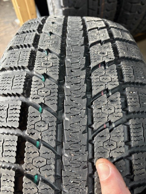 (USAGÉ) 4 Pneus Toyo Observe 235/50r19 (HIVER). Usure 9/32. # P235/50R19 TOYO OBSERVE