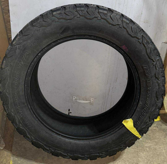 (USAGÉ) 4 Pneus BF Goodrich All Terrain LT275/55r20, usure 7/32. #LT275/55R20 BFG All Terrain