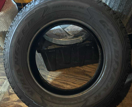 (USAGÉ) 3 Pneus Goodyear Dueler Fortitude 265/65R18 Été, Usure 9/32. #P265/65R18 Goodyear Fortitude E