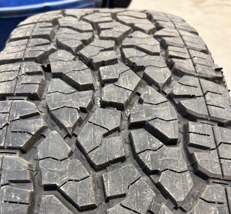 4 Pneus (Take off) LT275/65R20 GY Wrangler Trailrunner 10 plis, homologués hiver. # LT275/65R20 GY Wrangler Trailrunner 10 plis