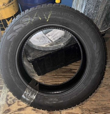 (USAGÉ) Pneus Nokian Nordman 255/55r18 cloutés (HIVER), usure 10/32. #P255/55R18 Nokian Nordman