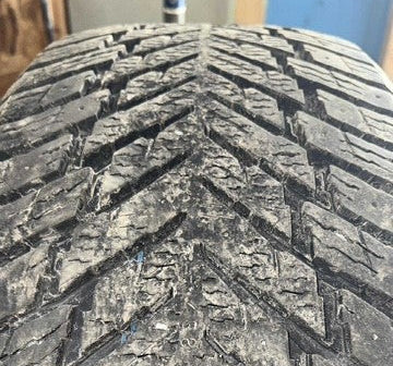 (USAGÉ) 4 Pneus Nokian Hakkapeliitta 265/60r18 (HIVER), usure 8/32. #P265/60R18 Nokian Hakk