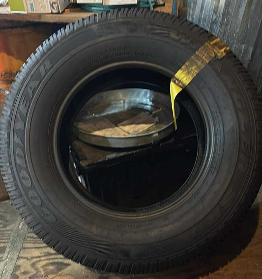 (USAGÉ) 2 Pneus Goodyear Wrangler SR/A LT265/70r18, usure 10/32. #LT265/70R18 GY Wrangler SR/A