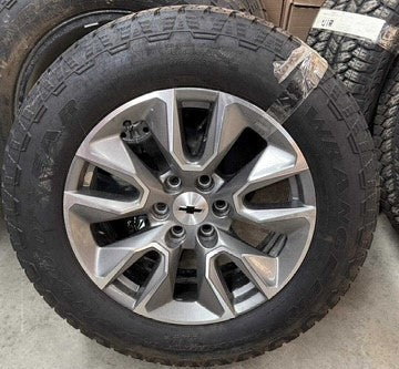 (TAKE OFF) 4 Pneus Goodyear Wrangler Trailrunner 275/60R20 sur mags chevrolet. # P275/60R20 GY Wrangler Trailrunner + mags