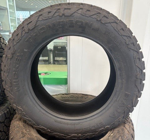 (NEUF) 4 Pneus toutes saisons Mickey Thompson BAJA BOSS A/T P275/60r20 (HOMOLOGUÉS HIVER). #049723