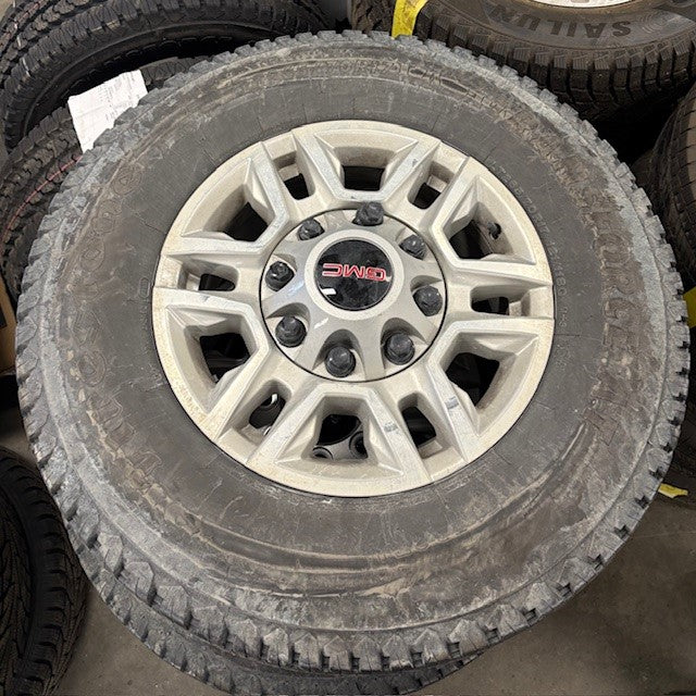 (USAGÉ) 4 Pneus Firestone Transforce AT LT265/70R17, usure 15/32 avec MAGS. Pour Sierra ou Silverado 2500. #LT265/70R17 Firestone Transforce AT + Mags