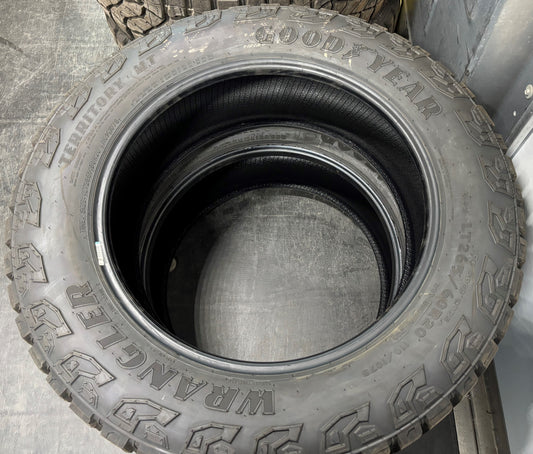 (USAGÉ) 4 Pneus LT265/60R20 Goodyear Wrangler Territory 6 plis. #LT265/60R20 GY Wrangler Territory 6 plis