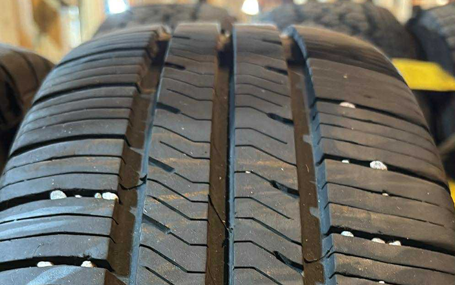 (USAGÉ) 3 Pneus Goodyear Eagle 205/70r16 été, 8/32. #P205/70r16 GY Eagle