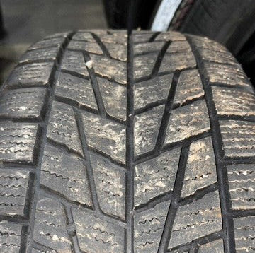 (USAGÉ) 2 Pneus Bridgestone Blizzak 235/55R17 (HIVER), usure 7/32. #P235/55R17 Bridgestone Blizzak