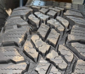 (NEUF) 1 Pneu Goodyear Wrangler Duratrac 265/65R18. #P265/65R18 GY Wrangler Duratrac