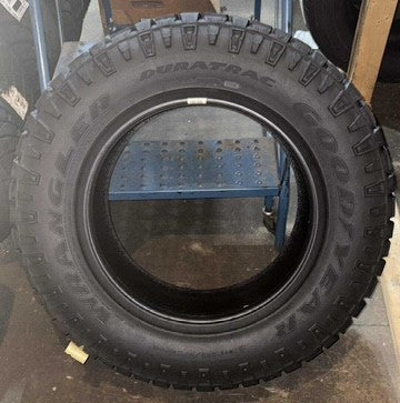 (NEUF) 1 Pneu Goodyear Wrangler Duratrac 265/65R18. #P265/65R18 GY Wrangler Duratrac