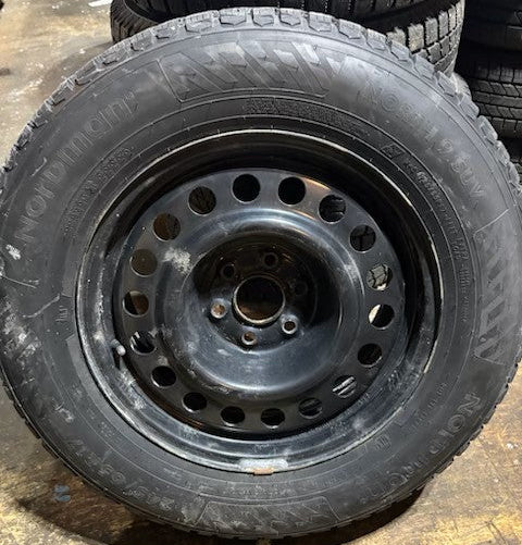 (USAGÉ) 4 Pneus hiver Nokian Norman North 9 SUV 245/65R17 sur roues acier pour Équinox EV ou Blazer à essence. Usure 9/32. #P245/65R17 Nokian Norman North 9 SUV