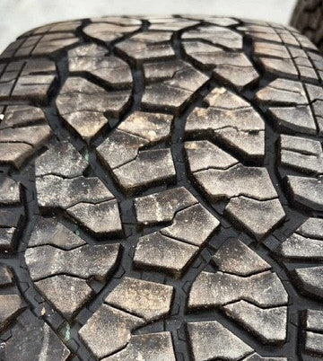 (TAKE OFF) 4 Pneus Goodyear Wrangler Trailrunner 275/60R20 sur mags chevrolet. # P275/60R20 GY Wrangler Trailrunner + mags
