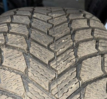 (USAGÉ) 1 Pneu Michelin X-ICE 235/55R20 (HIVER), usure 8/32. # P235/55R20 Michelin X-ICE